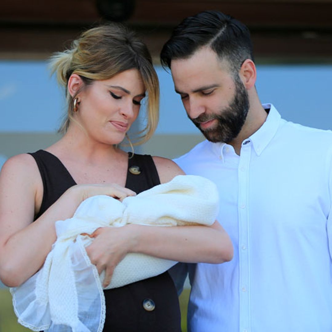 El mensaje tras el vestido de Adriana Abenia en su salida del hospital