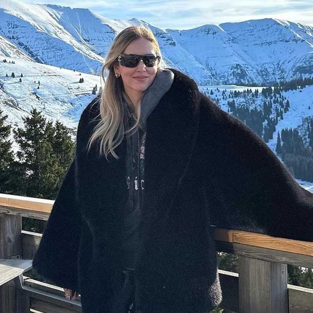 El abrigo de pelo de Chiara Ferragni es perfecto tanto para los looks de día como para los de noche