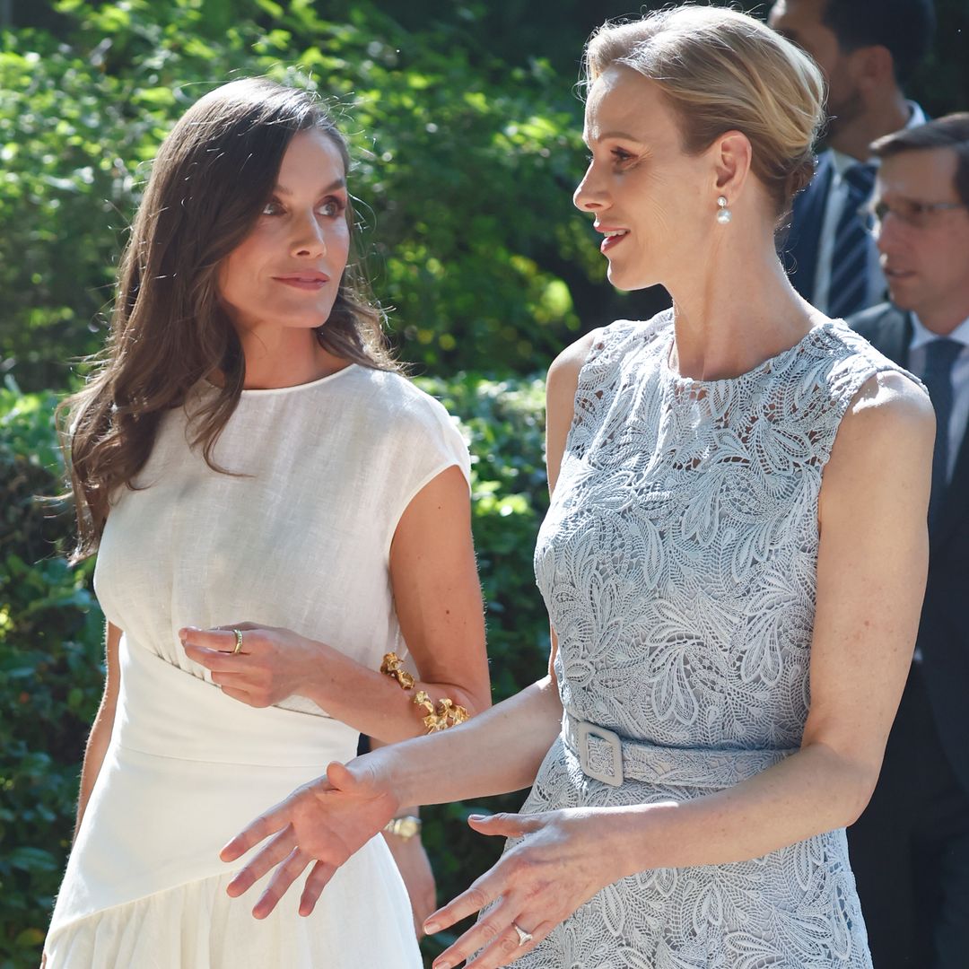 Los looks de Charlene de Mónaco y la reina Letizia en su cita en Madrid: vestidos con truco, tacones 'kitten' y joyas inesperadas
