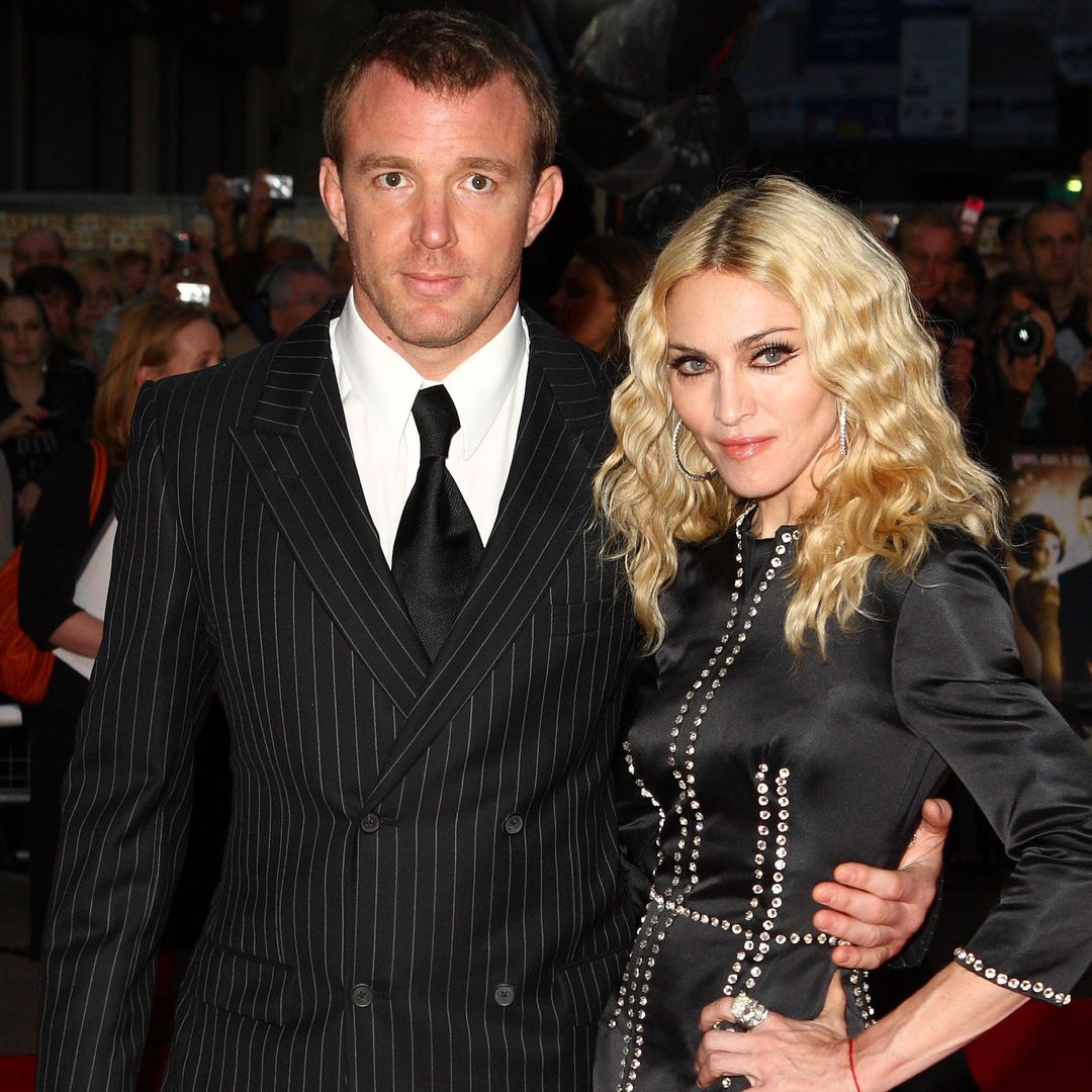 Madonna y Guy Ritchie, dejan atrás las diferencias y posan juntos tras casi 20 años de su divorcio