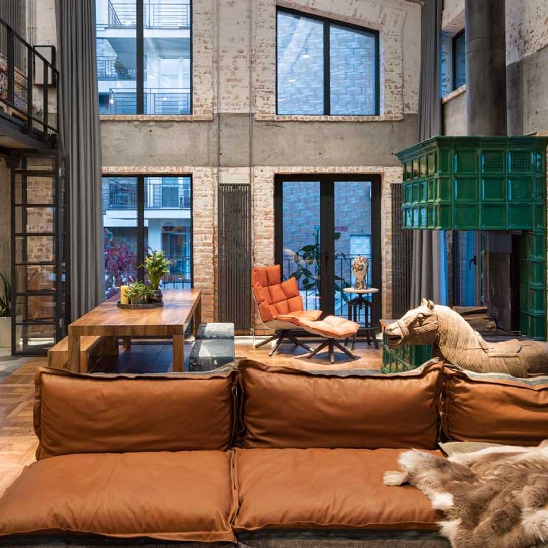 Un 'loft' convertido en una casa familiar, acogedora y cálida