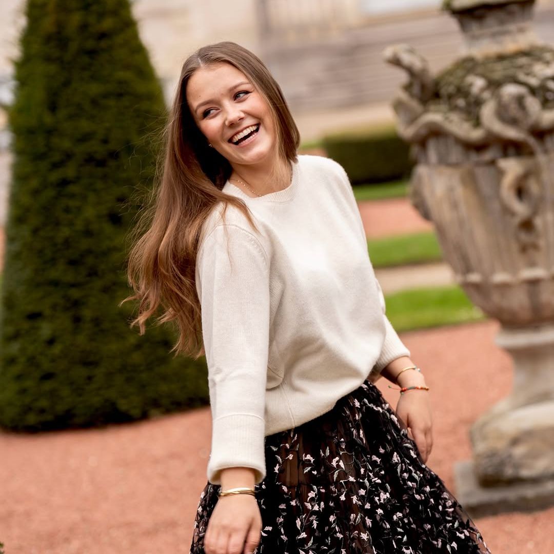 Nuestro experto analiza a la princesa Isabella, el pegamento de la familia real danesa: "Su sonrisa transmite unidad"