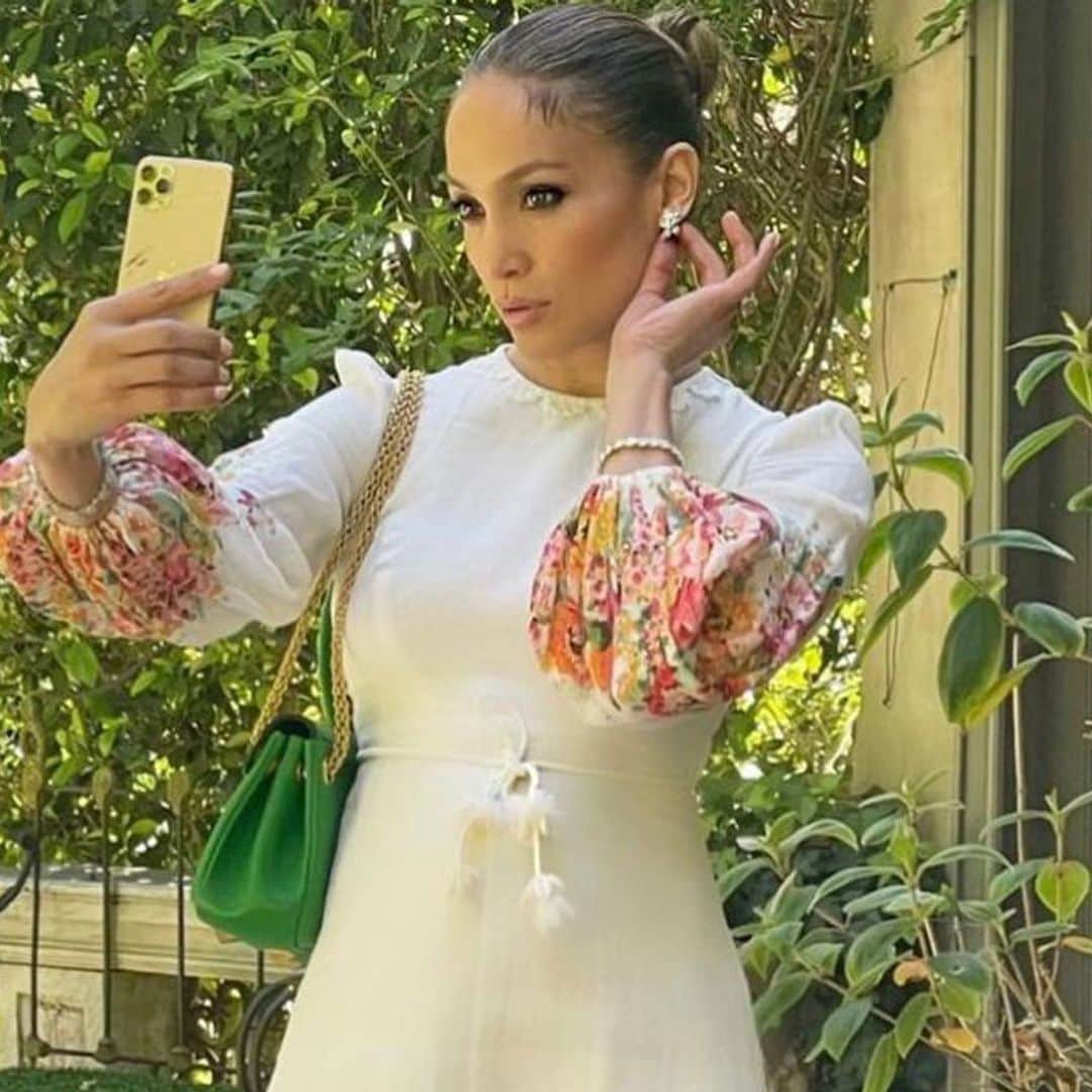 Jennifer Lopez se une al fenómeno 'gen Z' de los zapatos de plataforma XL