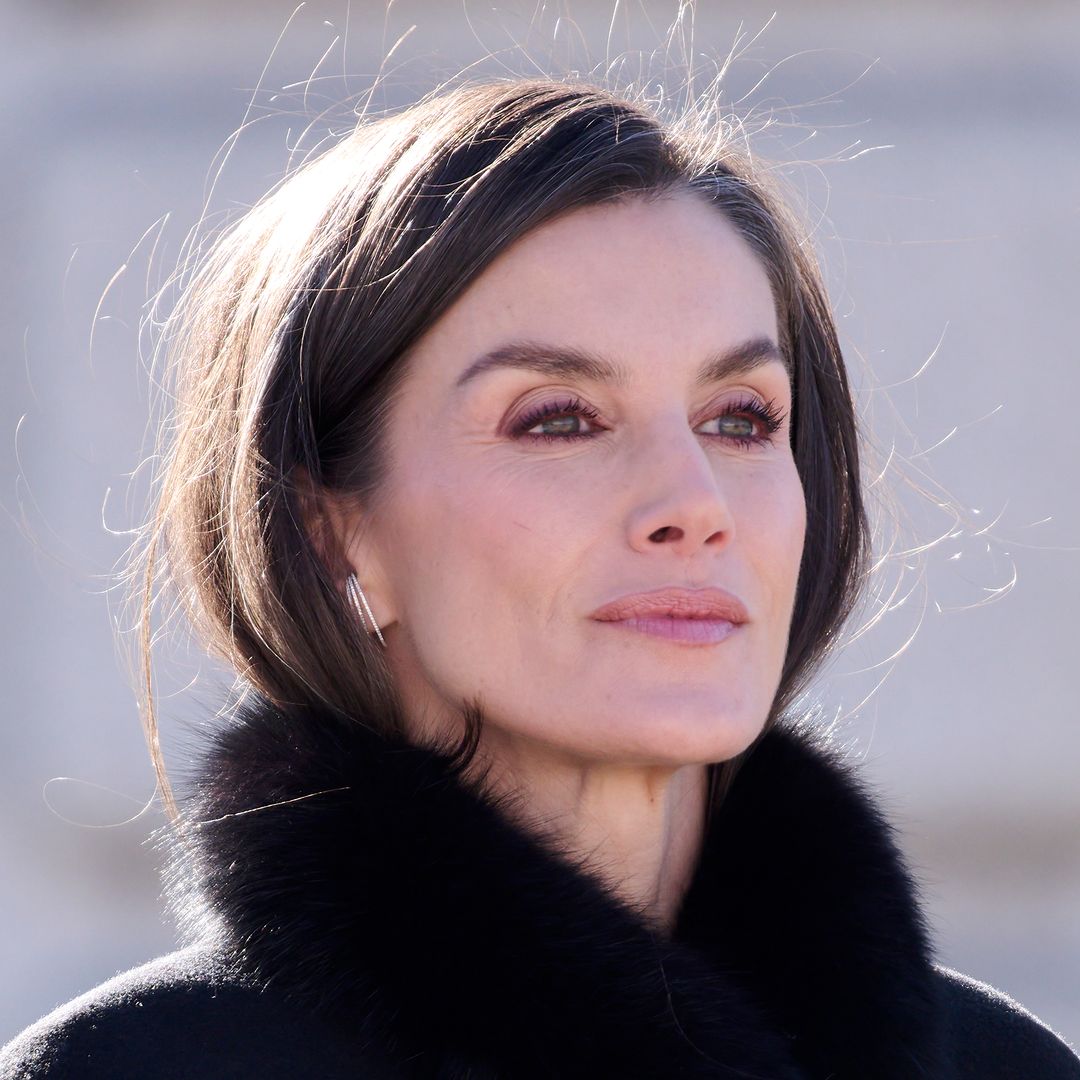 La reina Letizia recupera su capa de invierno más deseada para la Pascua Militar