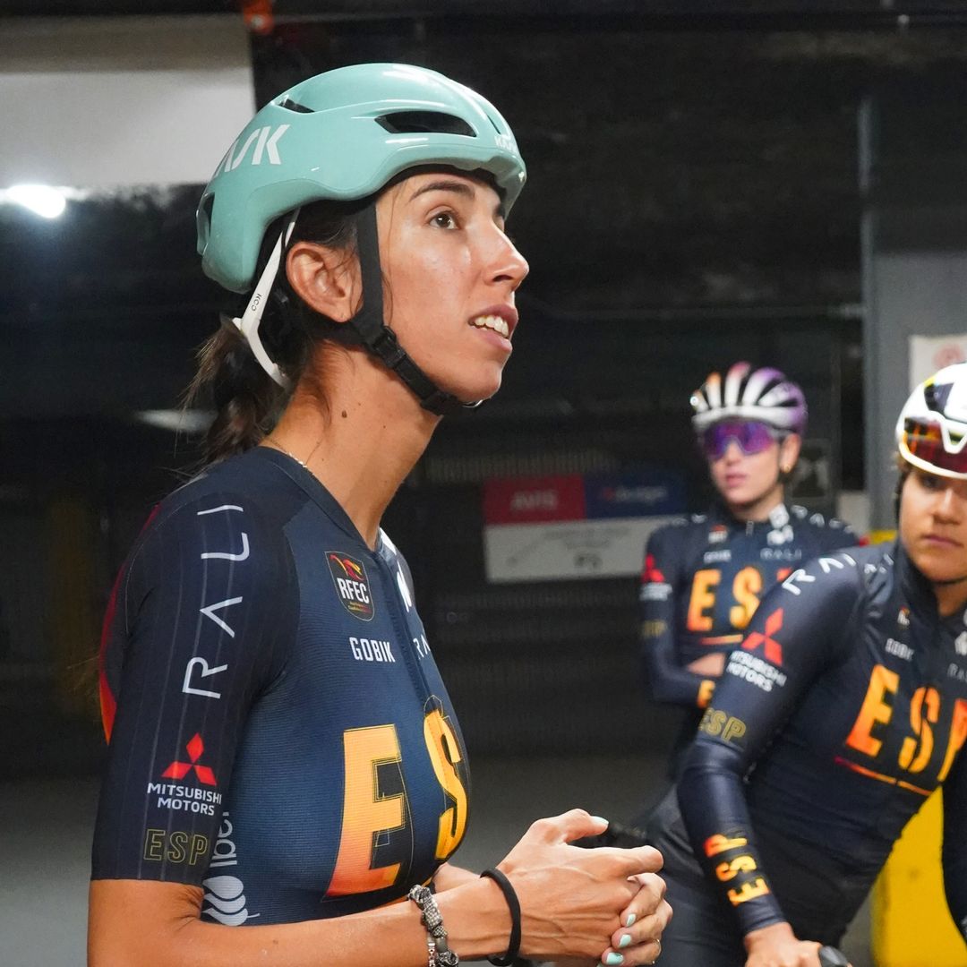 Las impactantes imágenes de la ciclista Sandra Alonso tras su aparatoso accidente en el Mundial: "Fisura del húmero y varias abrasiones"
