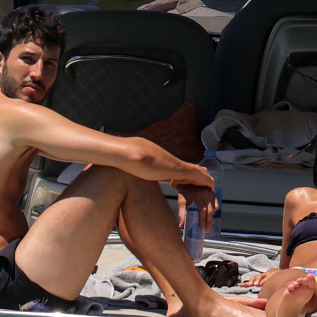 Aitana y Sebastián Yatra presumen de su amor en las playas de Ibiza