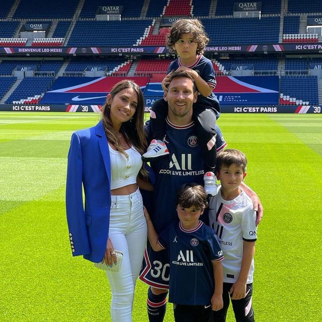 Messi comparte protagonismo con sus hijos en su presentación en París