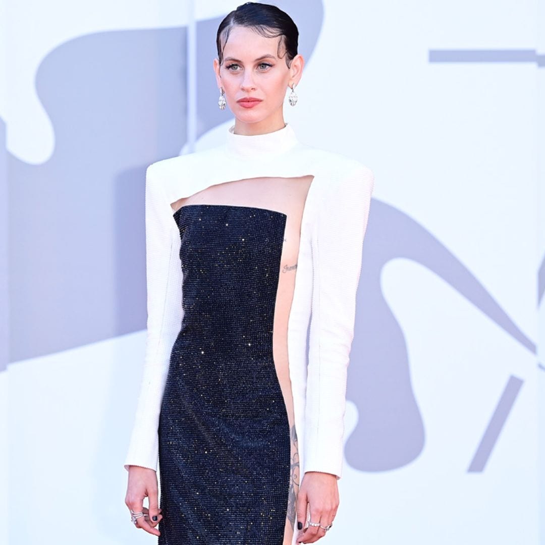 Los looks más vanguardistas de Milena Smit confirman por qué es la chica del momento
