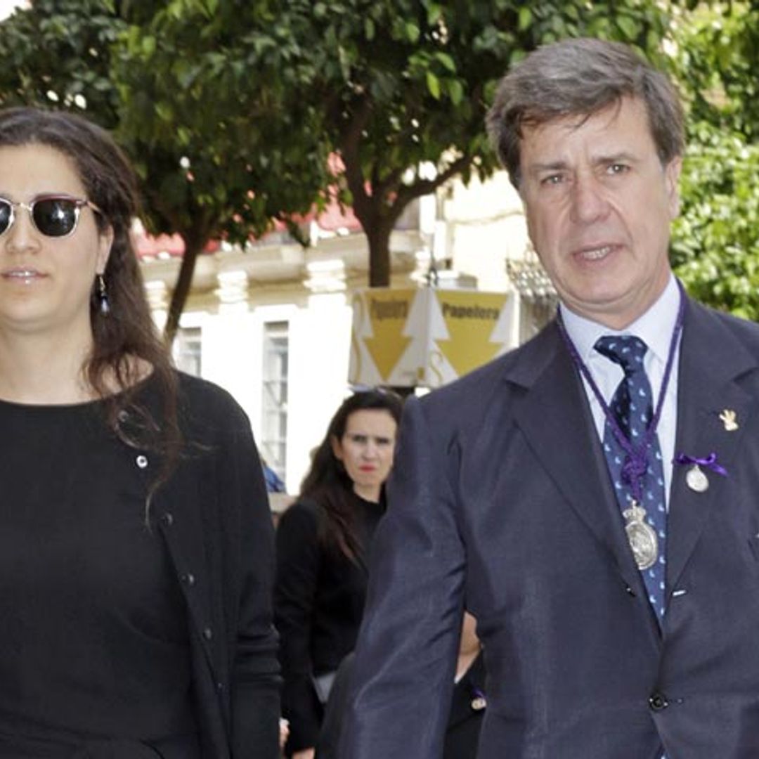 Cayetano Martínez de Irujo disfruta de su primera Semana Santa en Sevilla con su novia, Bárbara