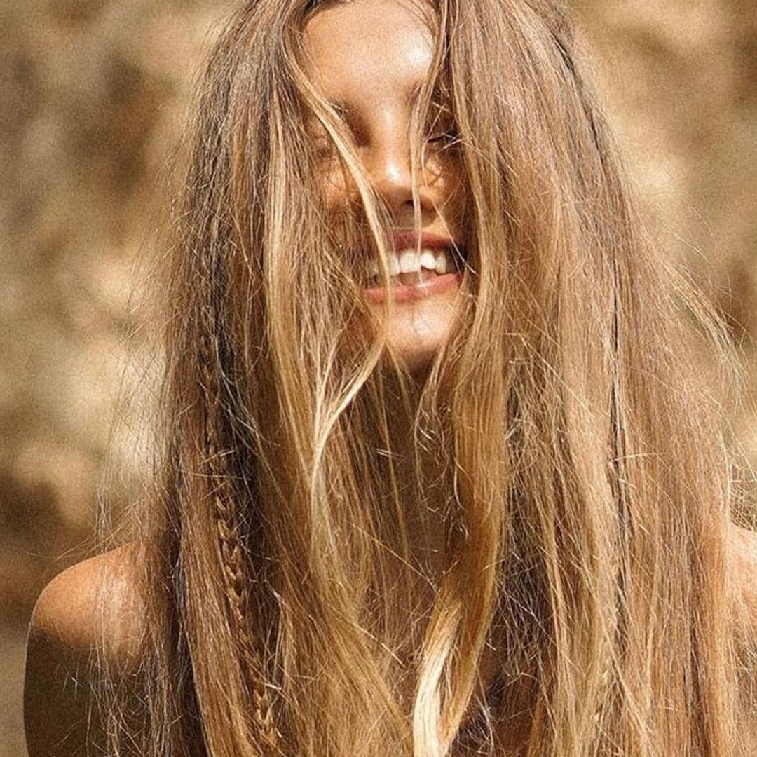 El secreto de las melenas rubias naturales que más te gustan son las mechas beis