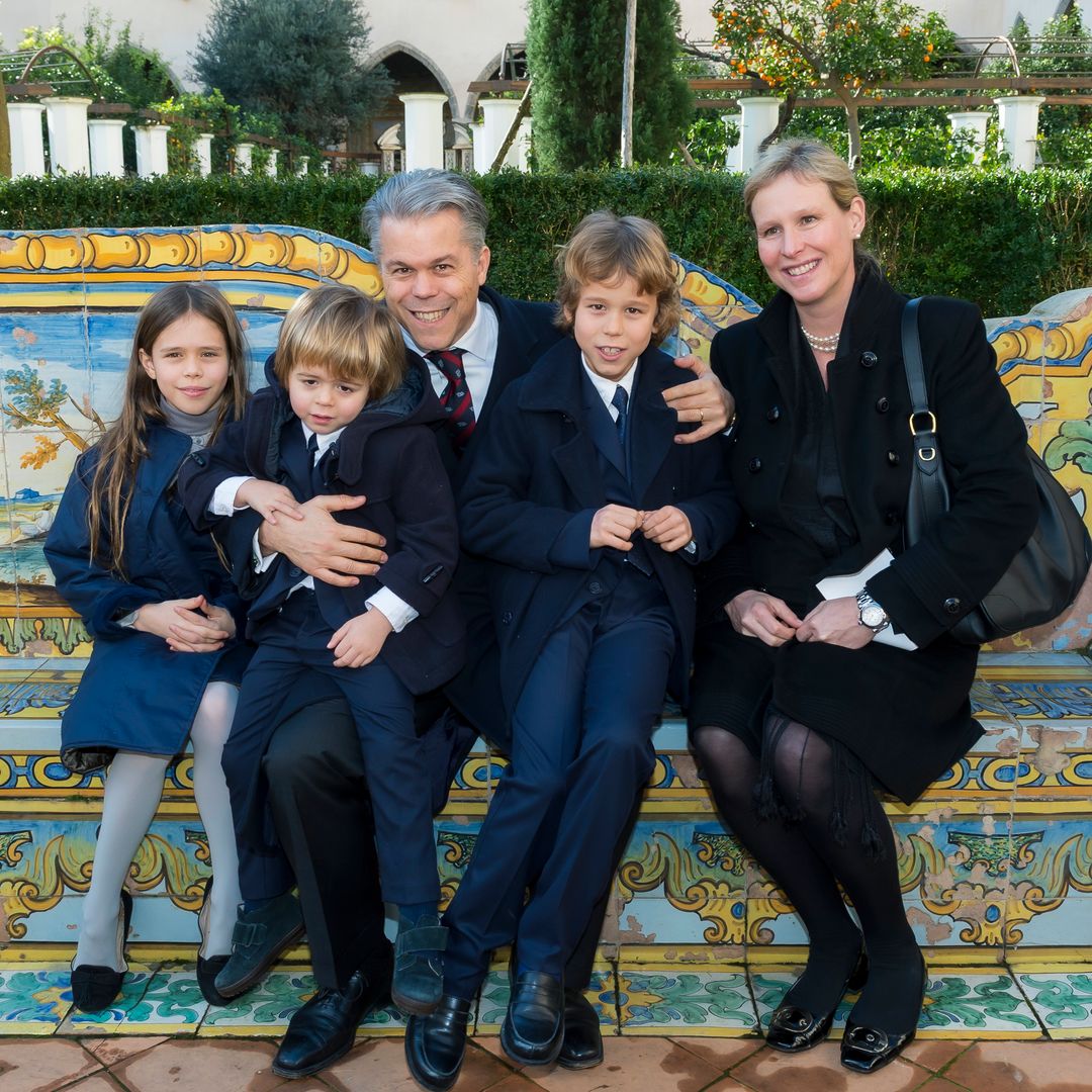 Gabrielle Janssens, Victor Janssens, Olivier Janssens, Thomas Janssens y la princesa Elisabeth Zellinger de Balkany Jansens en enero de 2014 
