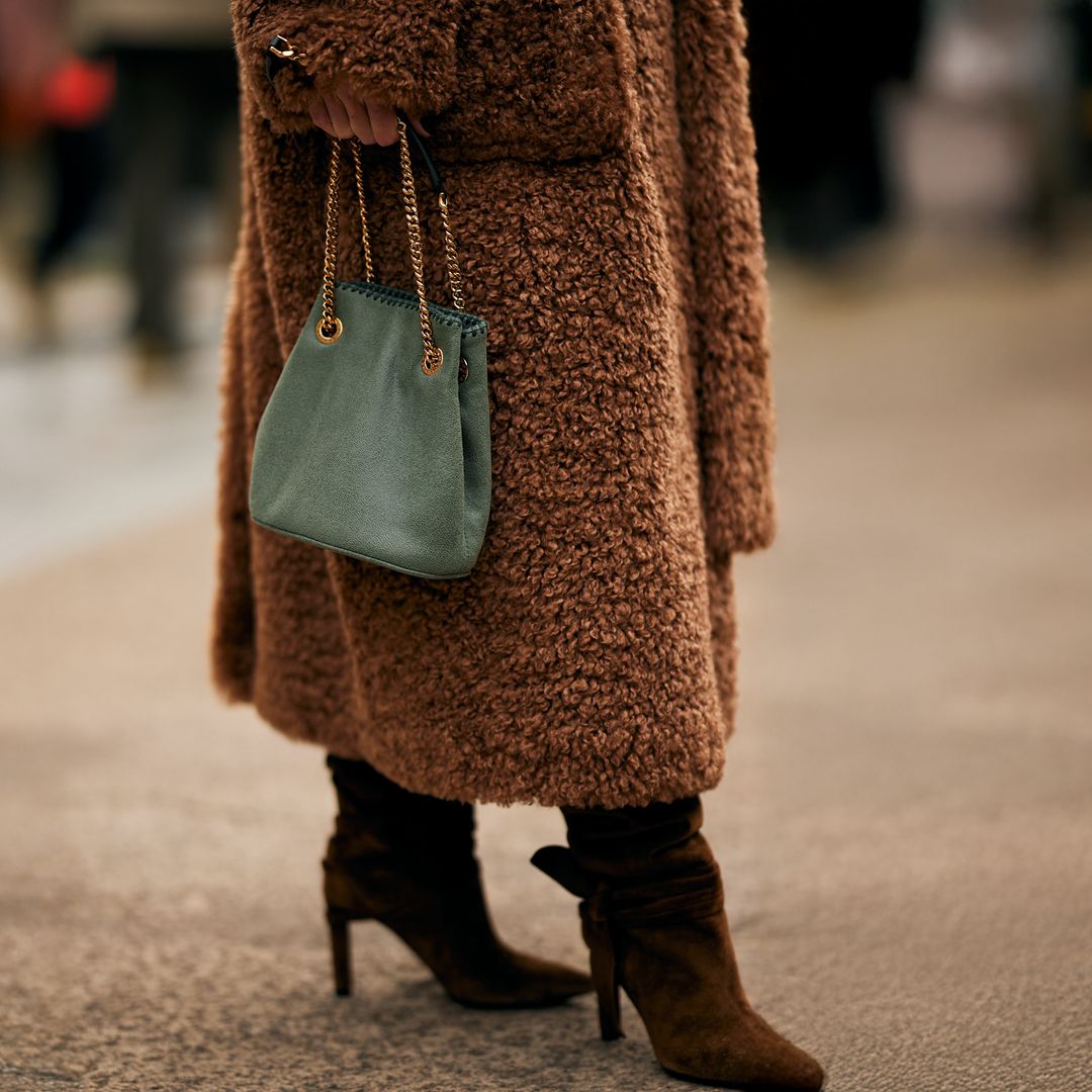 No, los bolsos y zapatos no tienen por qué hacer juego: desmontamos el mito de moda que seguían siempre nuestras madres y abuelas