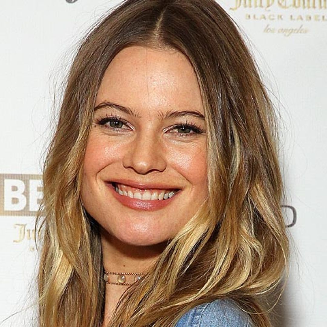 Behati Prinsloo posa en bikini y confirma (por fin) su embarazo