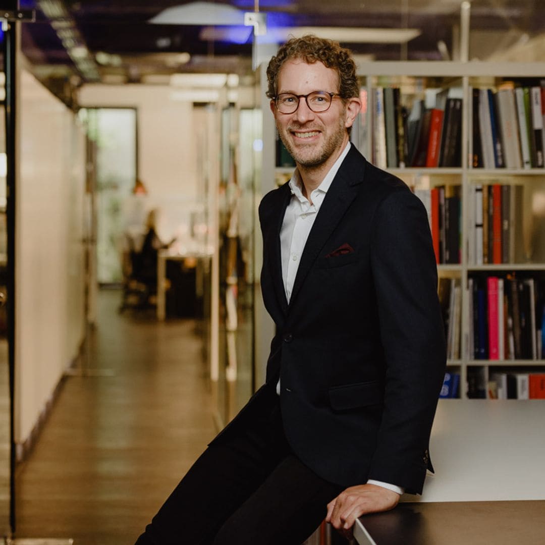 Jordi Ballesta, diseñador lumínico, nos explica cómo la iluminación inteligente reemplaza a la tradicional: "Nos acerca a hogares más confortables y responsables"