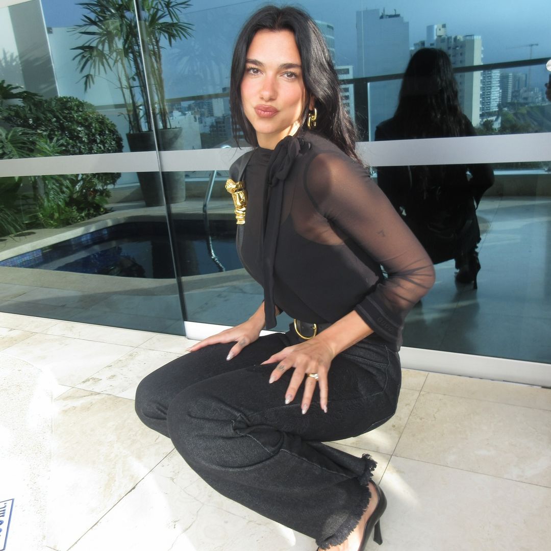 Dua Lipa fascinada con México, baila salsa y pasea por la colonia Roma