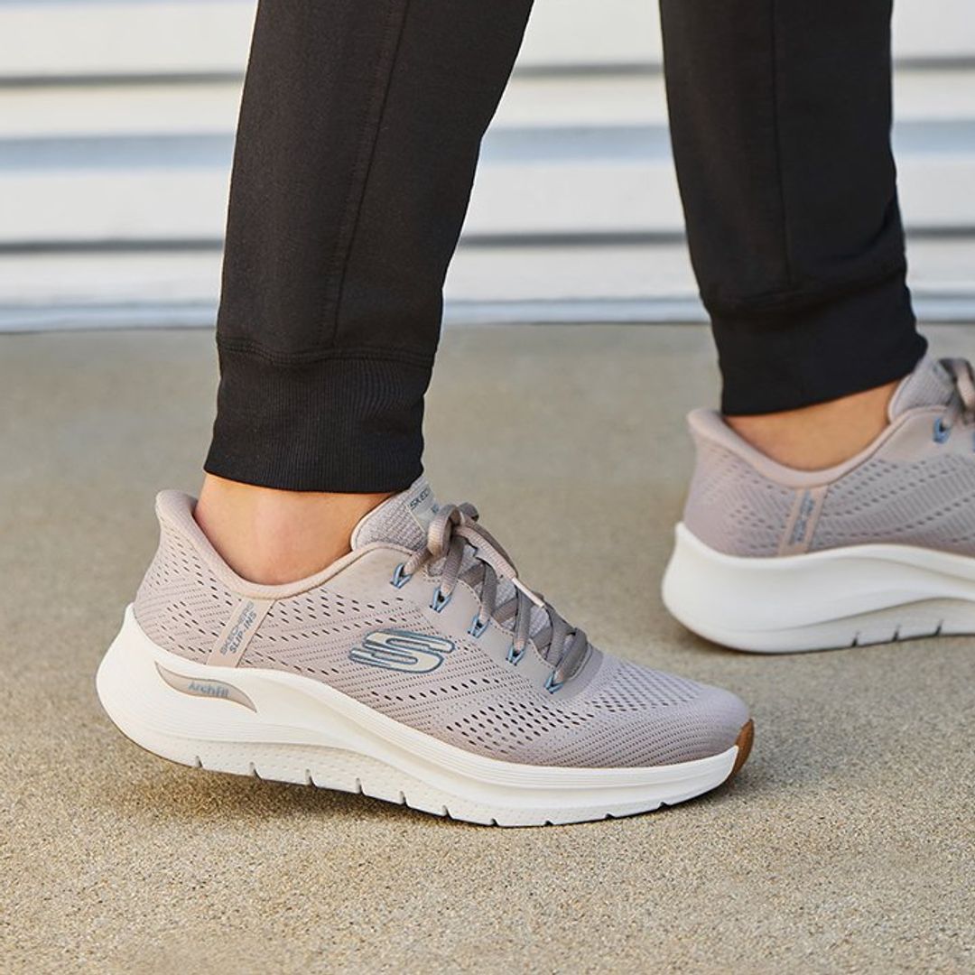 Las zapatillas Skechers más recomendadas para la fascitis plantar estan superrebajadas en la Fiesta de Ofertas de Primavera de Amazon