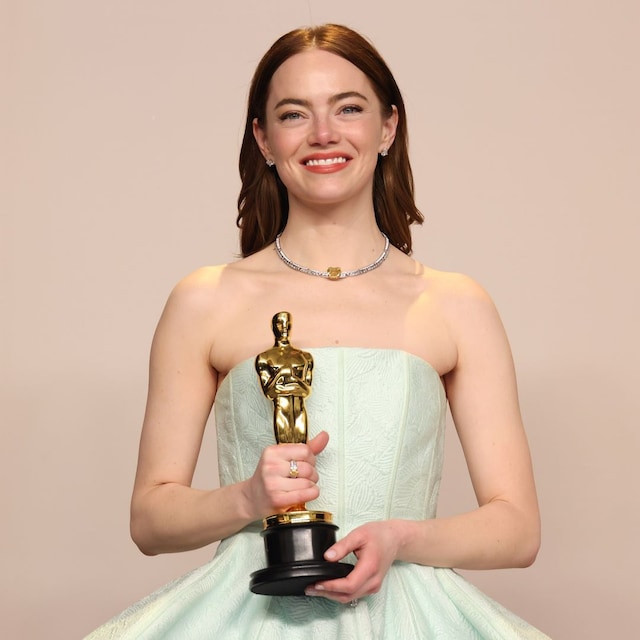 Plano medio de Emma Stone en los Oscar 2024