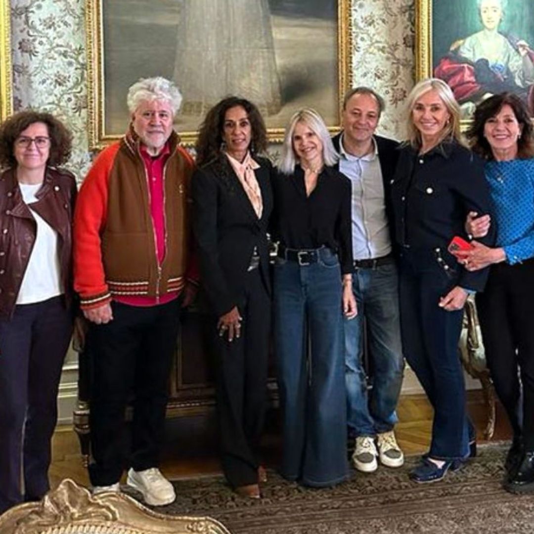 ¿Qué hacen Pedro Almodóvar y Rosario en el Palacio de Liria?