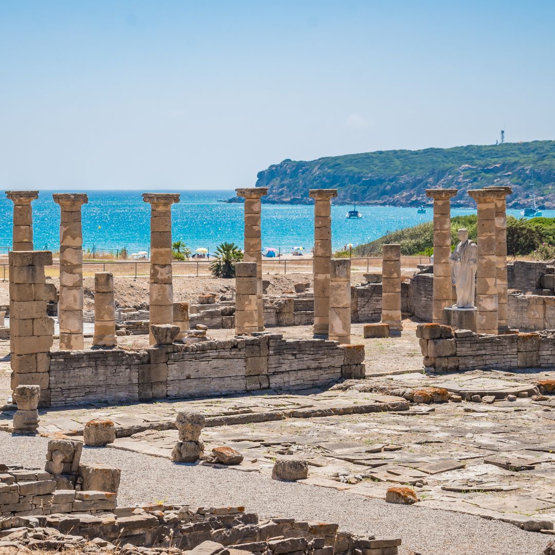 Ruinas romanas en la playa de Bolonia, Cádiz