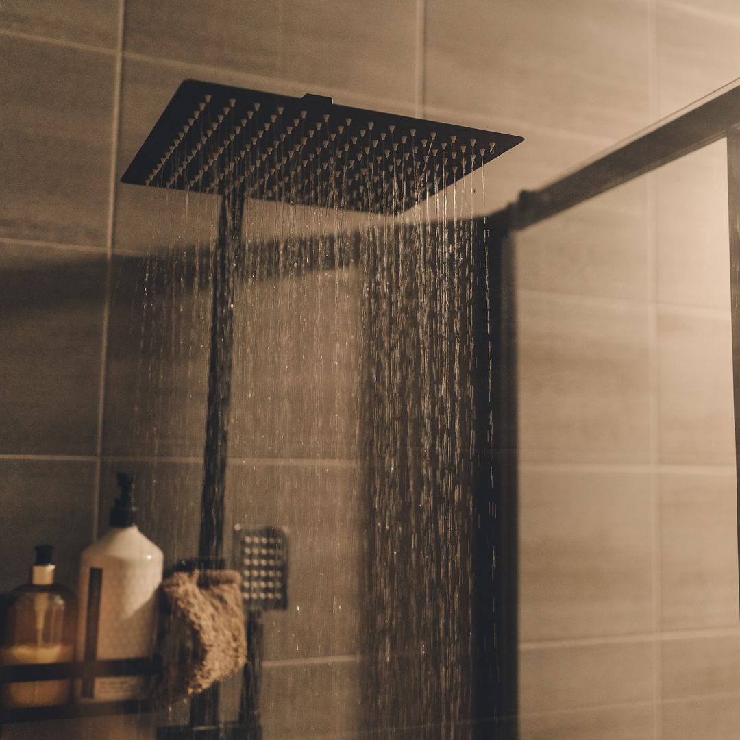 El dark showering se recomienda por la tarde o la noche.