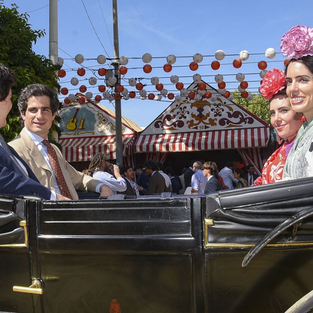 Las mejores imágenes del primer día de Feria: del paseo a caballos de los duques de Huéscar al orgullo de Carlos Herrera con su hija