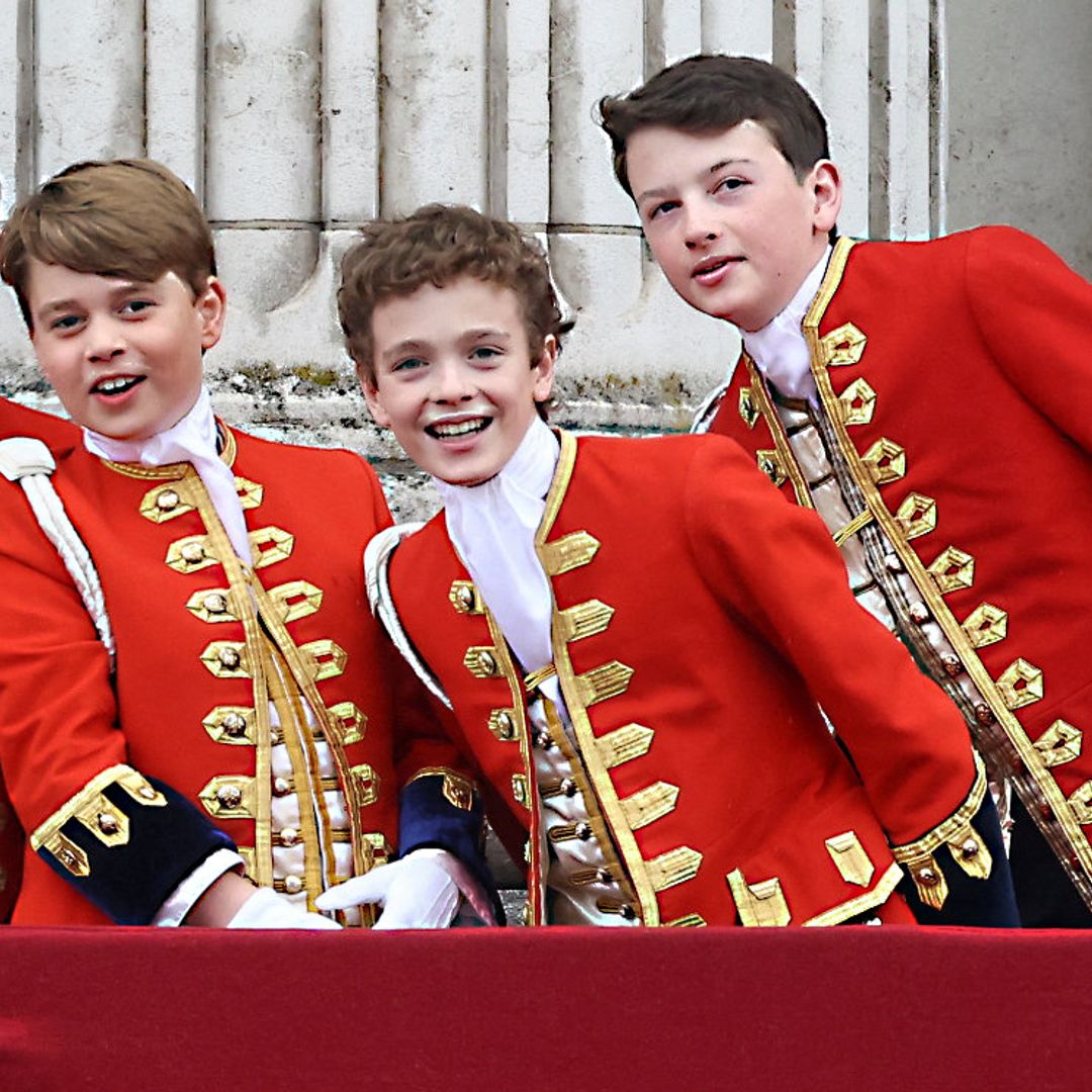 Así son los cuatro pajes (con el príncipe George a la cabeza) que han asistido al rey Carlos en su coronación