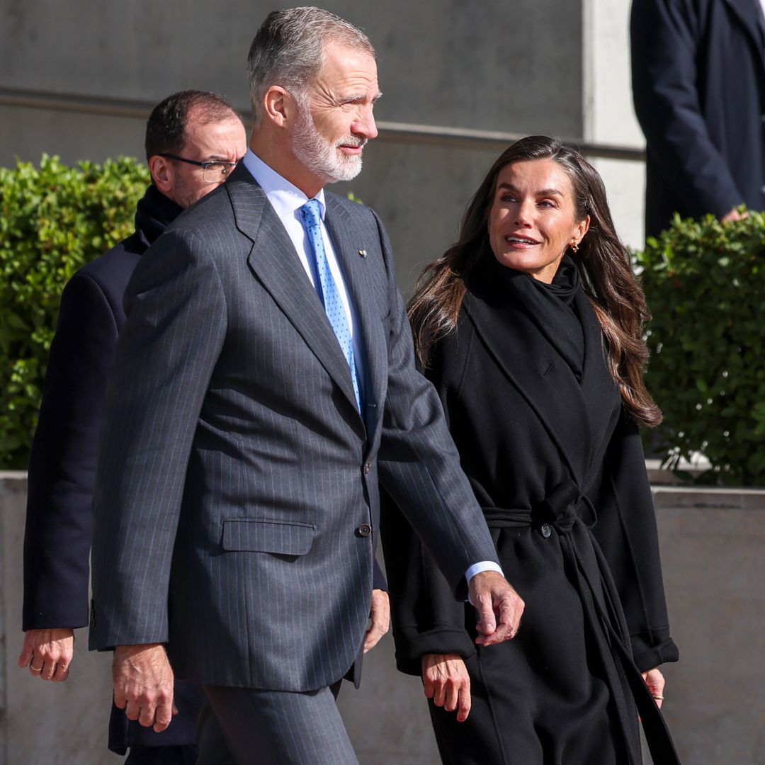 EXCLUSIVA.Descubrimos a los reyes Felipe y Letizia en un plan de "incógnito" en el centro de Madrid: todos los detalles de su cita para dos