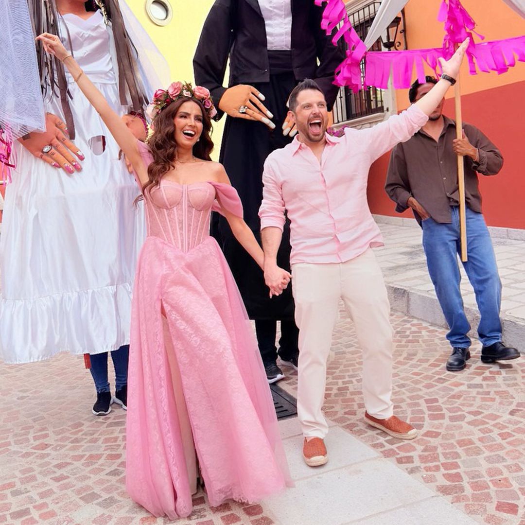 Con risas, baile y una callejoneada; Karla Díaz y Daniel Dayz arrancan los festejos de su 'pinky boda'