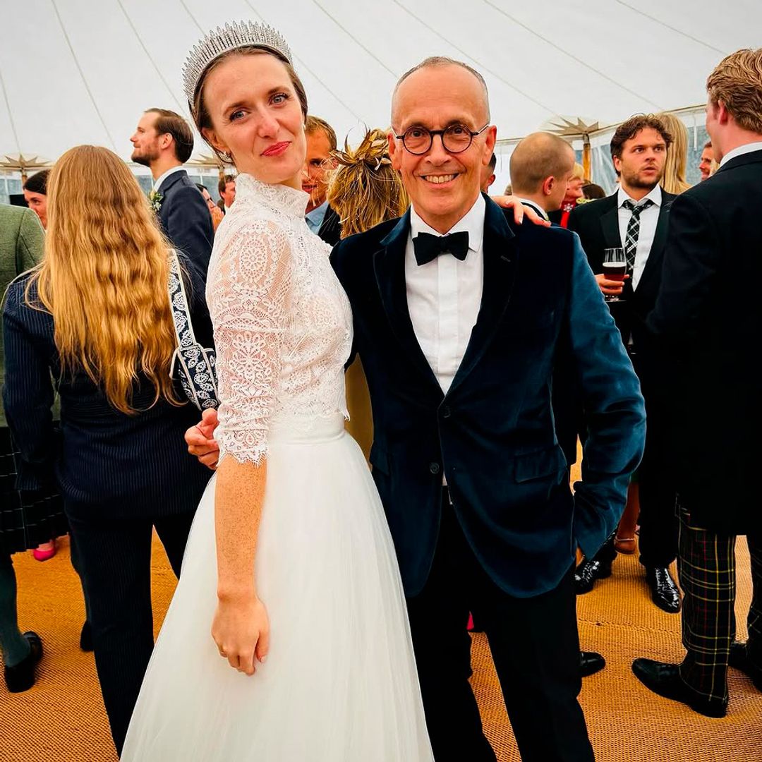 La historia de la tiara que antes fue collar, usaron princesas británicas y ha lucido Kate Morgan en su boda con Lord Hugh Carnegie
