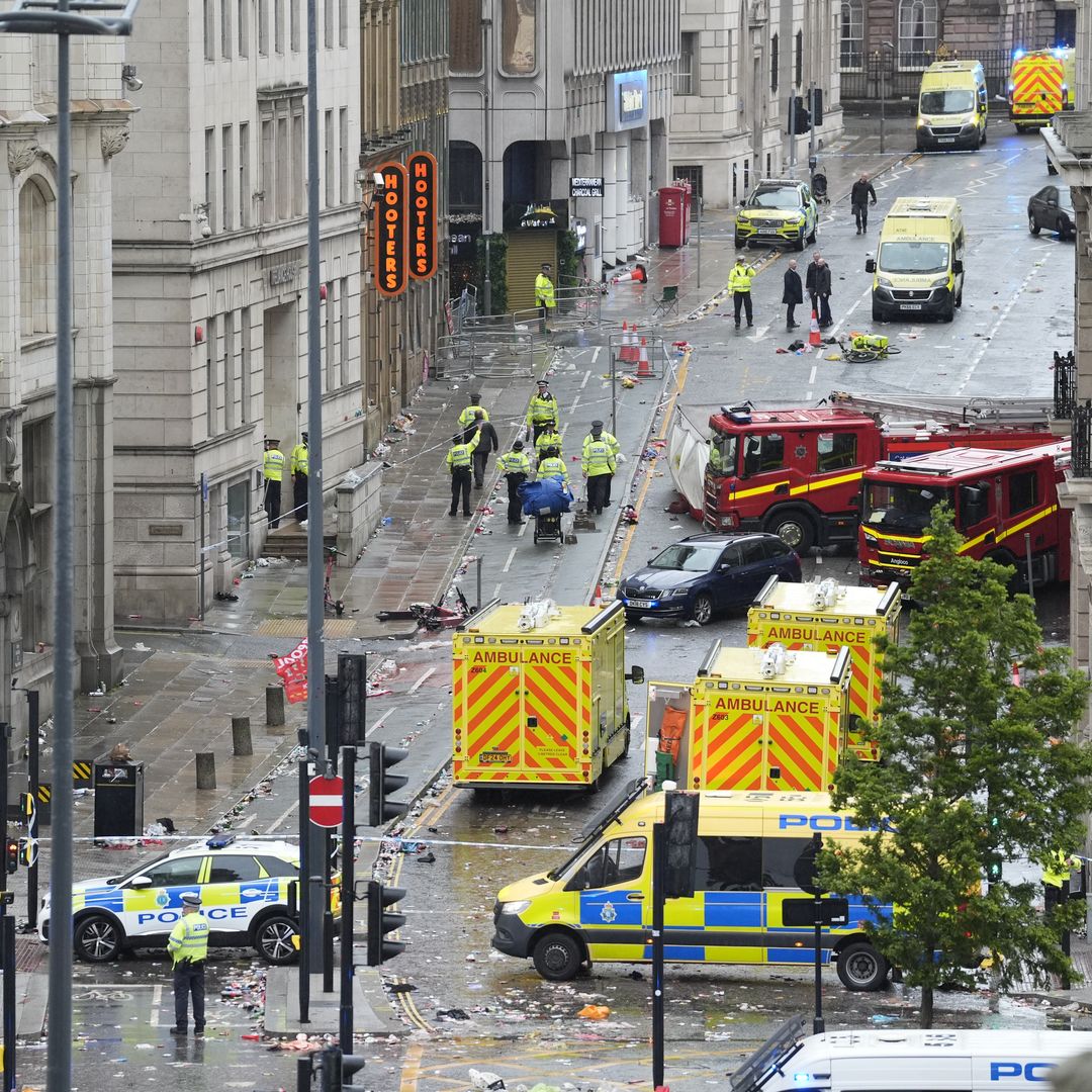 Tragedia en Liverpool deja al menos 27 heridos en medio del festejo de la Premier League