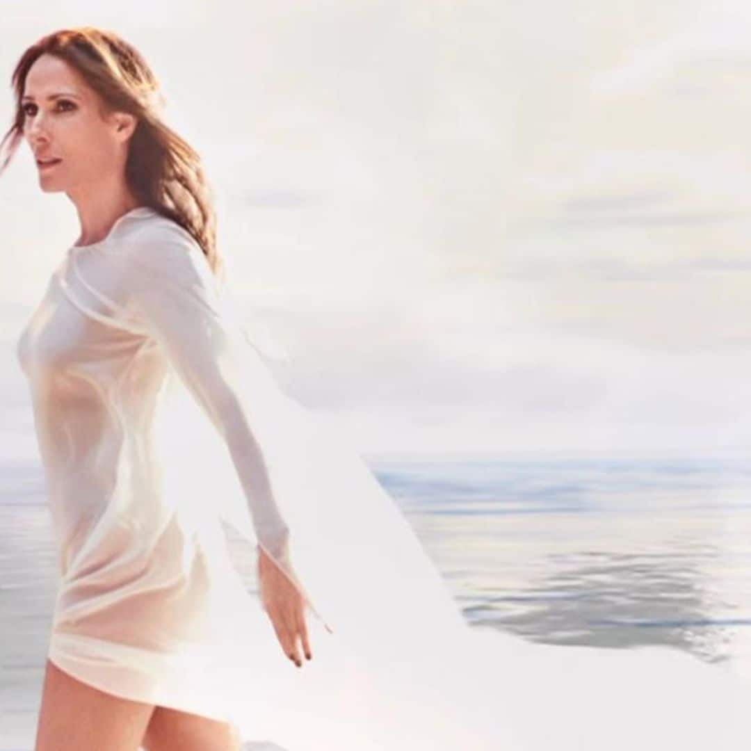 Las etapas de una ruptura o el simbolismo que esconden los looks de Malú en el videoclip de 'Ausente'