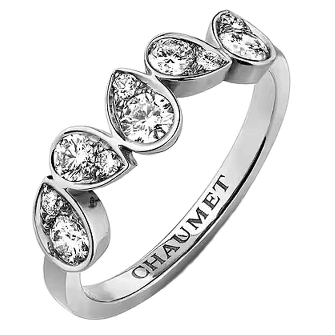 Anillo de oro blanco y diamantes (6.080 €), de Chaumet 