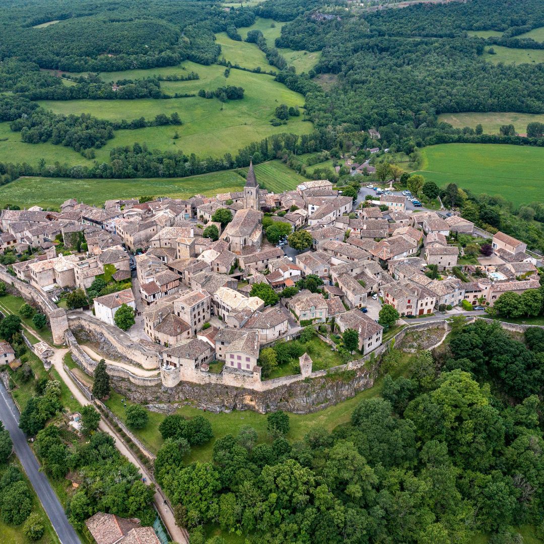 Villa fortificada de Puycelsi, Tarn, Francia