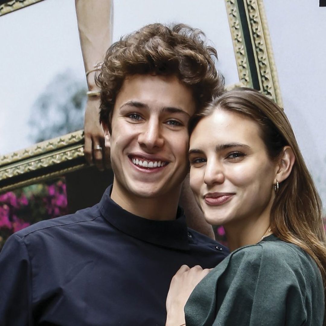 Juanpa Zurita y Macarena Achaga, estrellas de la serie Luis Miguel, un romance que se consolida fuera de la pantalla