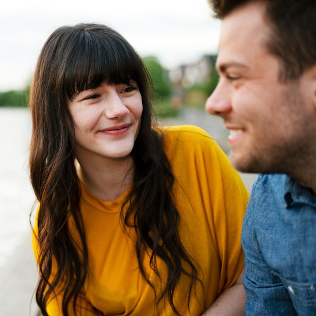 Mujer mirando a su pareja 