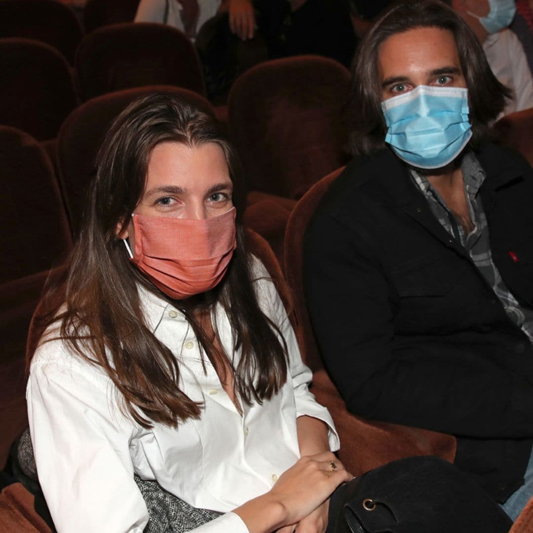 Casi logran pasar desapercibidos: Carlota Casiraghi y Dimitri Rassam reaparecen en París