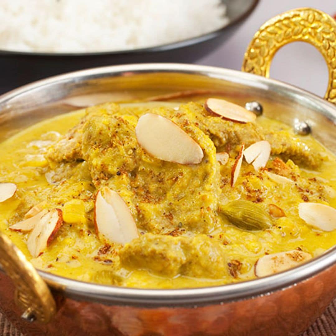 Cordero al curry con almendras