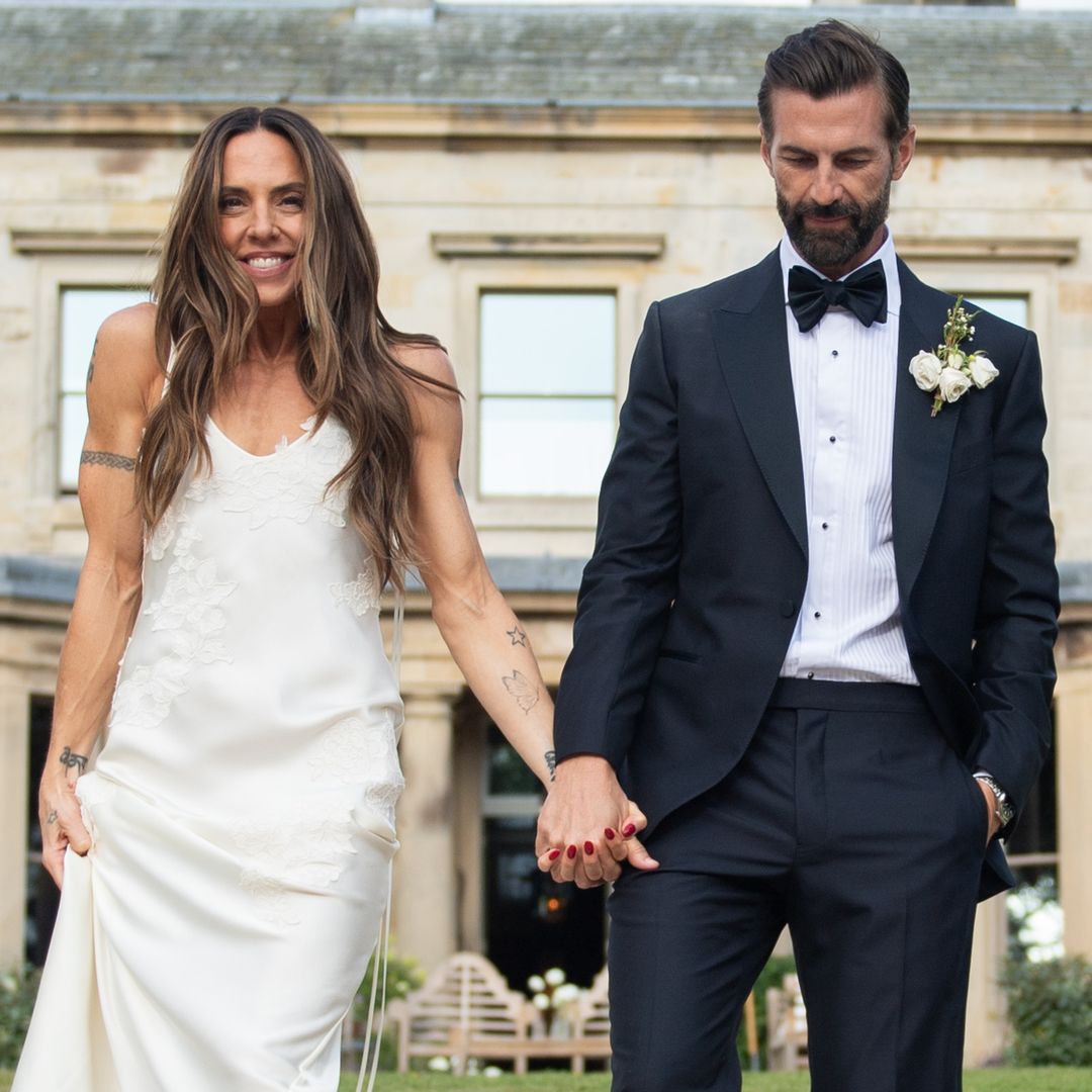 Mel C, la Spice Girl deportista, se casa luciendo un chándal blanco de seda y zapatillas personalizadas