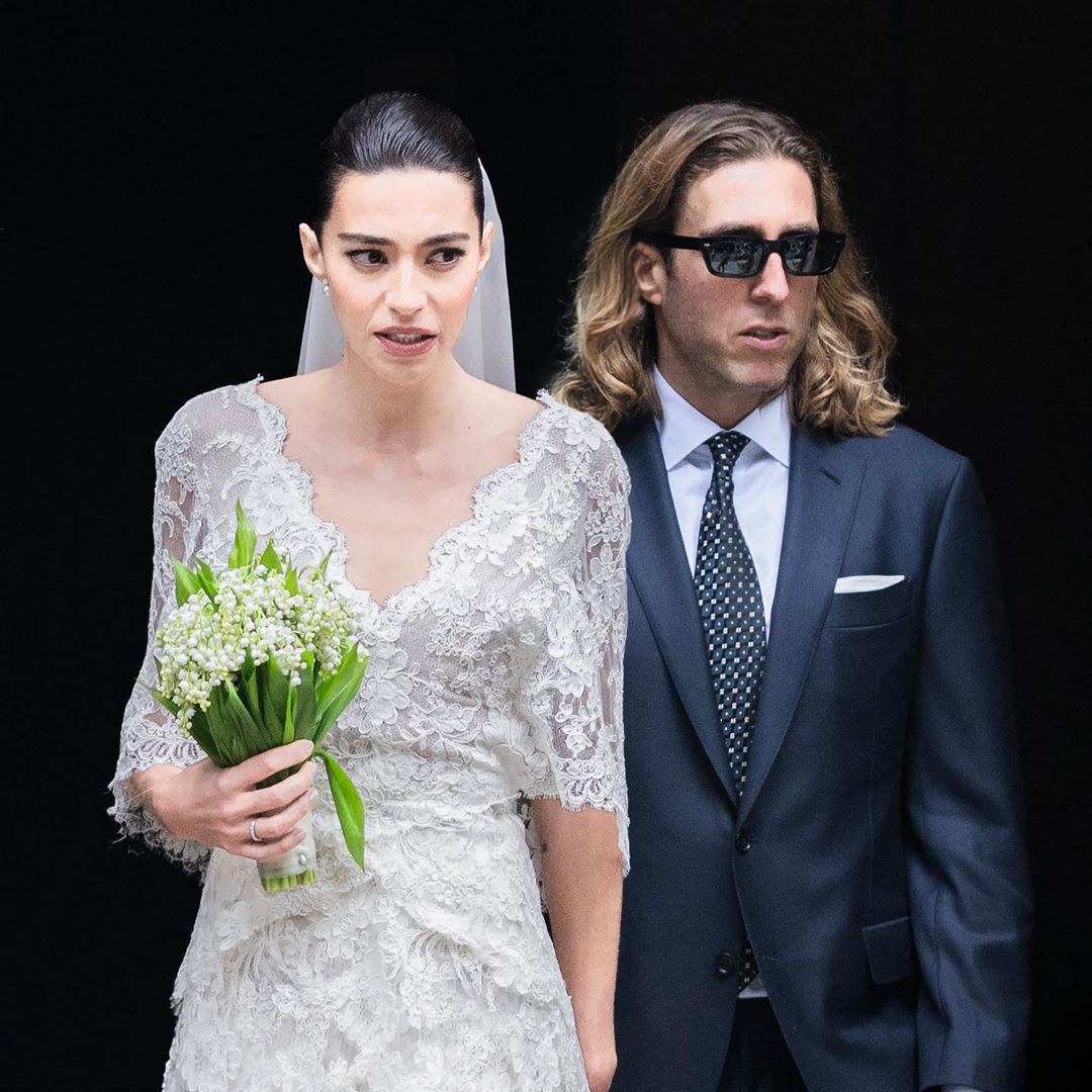 Rocío y Charlie, ya casados, abandonan la iglesia de San Ignacio de Loyola, en el Upper East Side, de Nueva York, ciudad natal del novio y donde la novia reside desde hace una década.