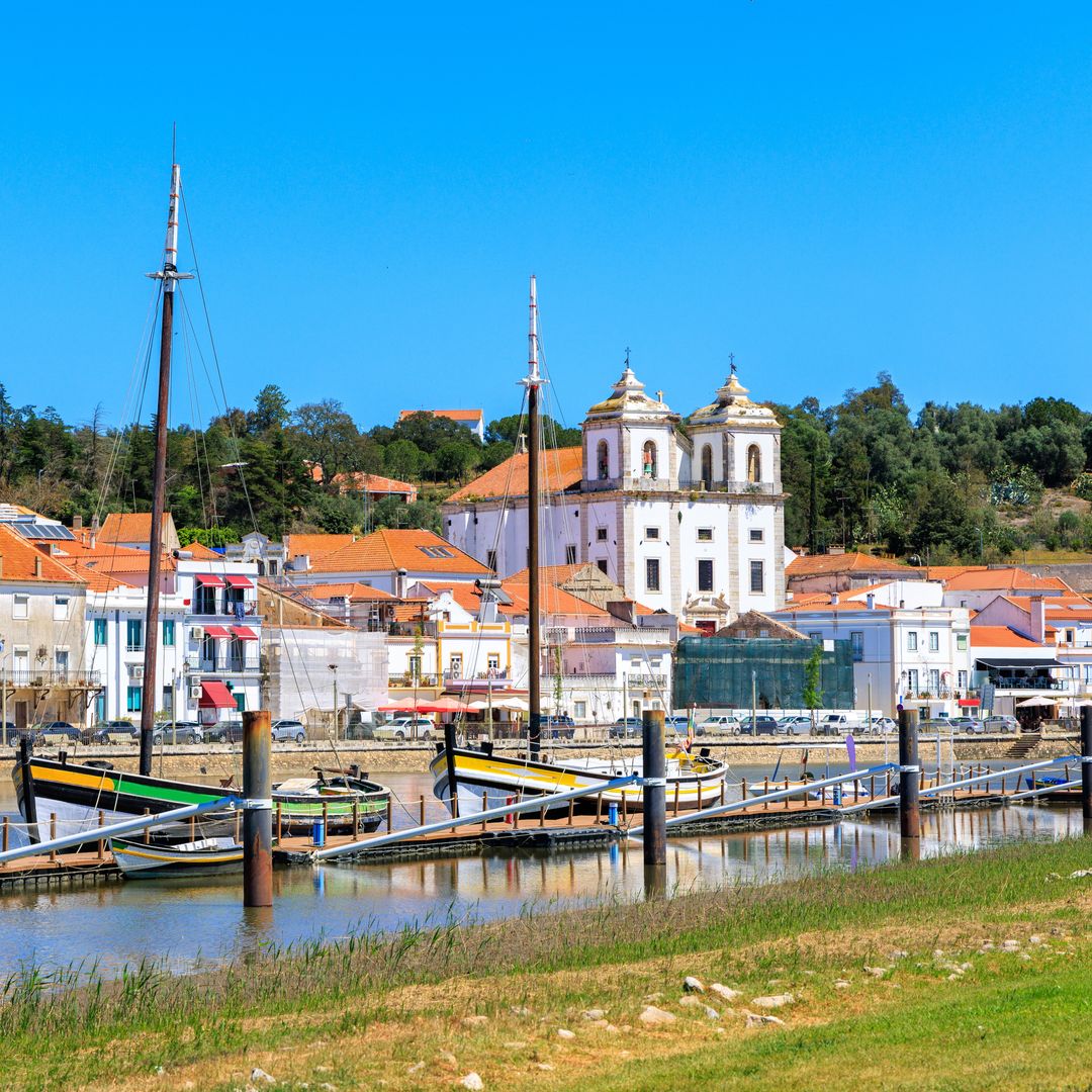 El secreto mejor guardado del Alentejo es esta ciudad milenaria entre arrozales y edificios monumentales, a un paso de playas infinitas