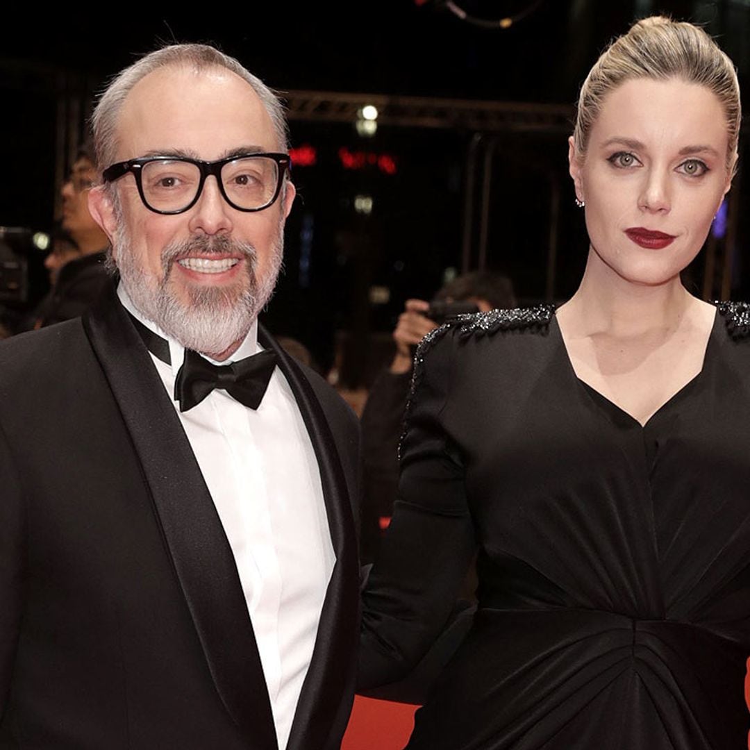 Álex de la Iglesia presume orgulloso de su familia y revela qué estudian sus hijas mayores, ¿siguen sus pasos?