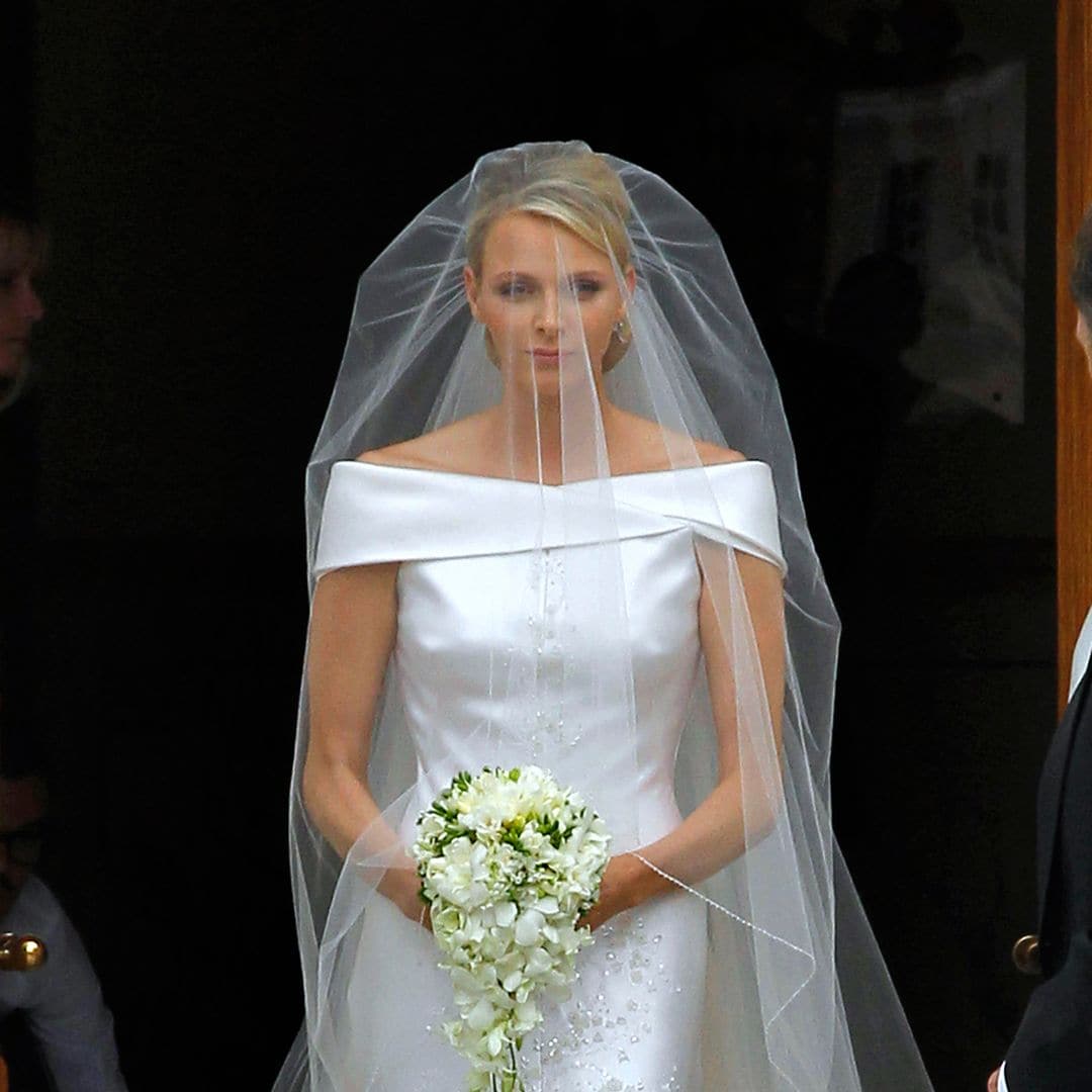 El diseñador de las 'royals' más elegantes: los vestidos de reinas y princesas con los que Armani ha hecho historia