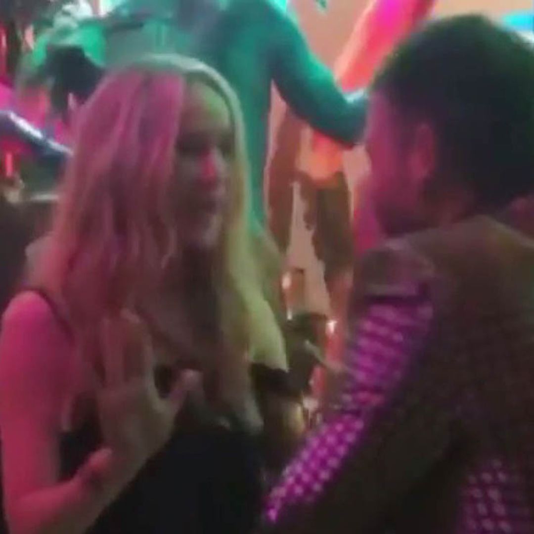 Jennifer Lawrence se contagia del espíritu navideño bailando al son de Mariah Carey