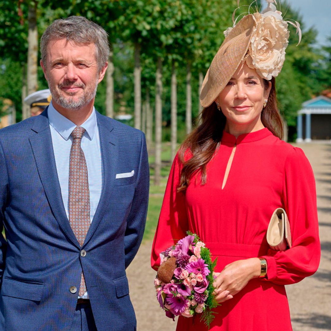 El look de invitada perfecta de Mary de Dinamarca en rojo, el tono que eligen las ‘royals’ en verano
