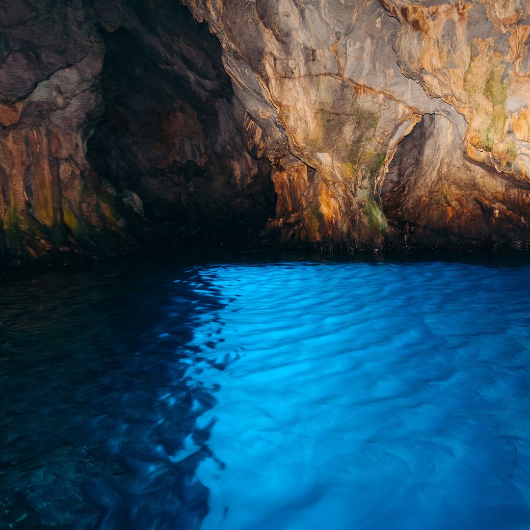 Tiene más de 80 km² y lleva millones de años bajo tierra: la ciudad de España que tiene un mar oculto bajo sus pies