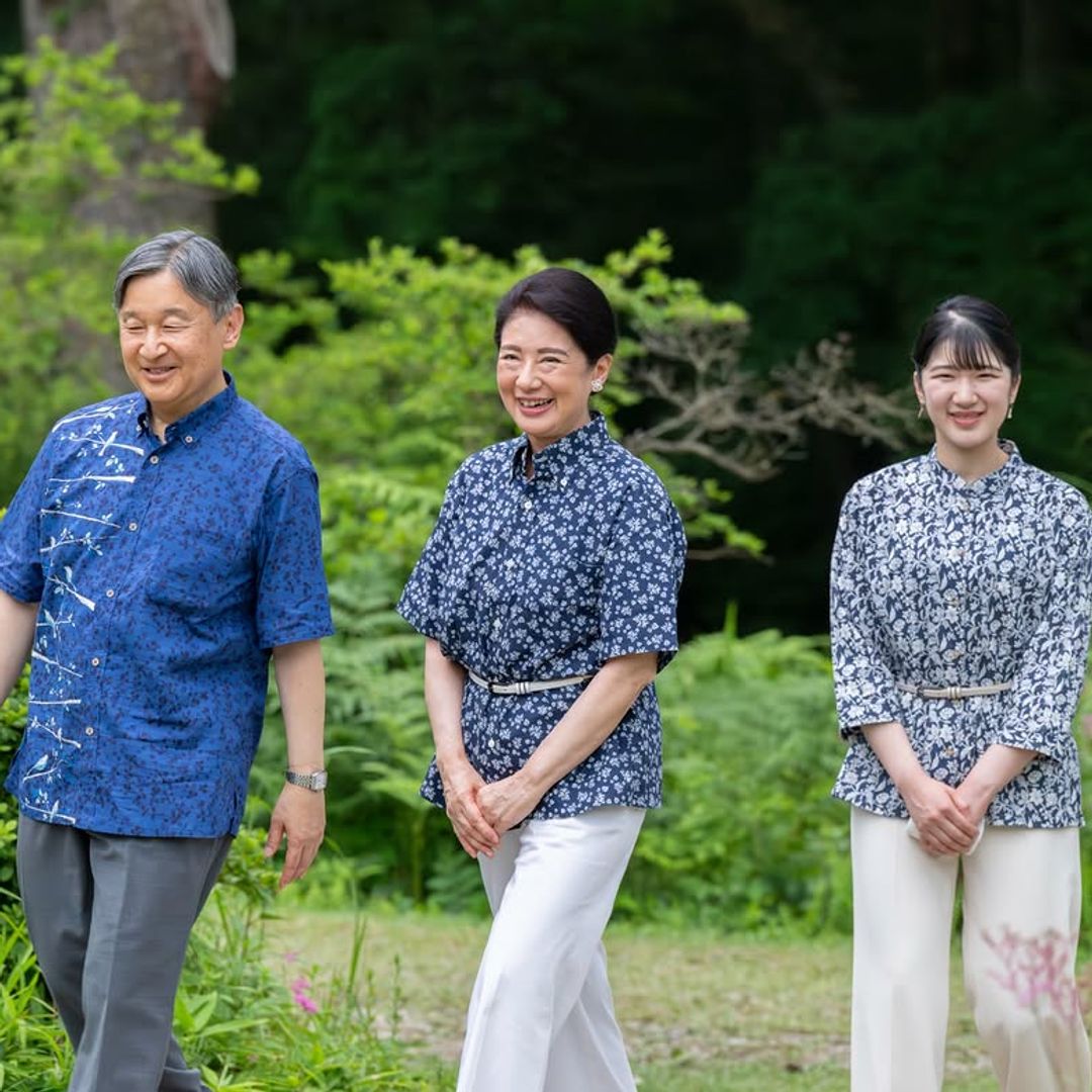 Naruhito y Masako de Japón inauguran el verano con la princesa Aiko: las fotos de su llegada a la Villa Imperial con 'kariyushi' a juego