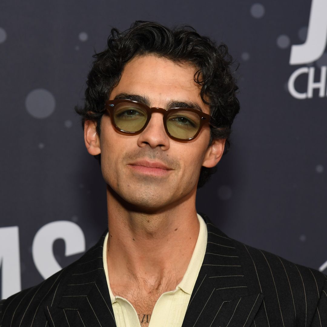 Conoce la marca inspirada en el fútbol que vistió a Joe Jonas para su visita a México
