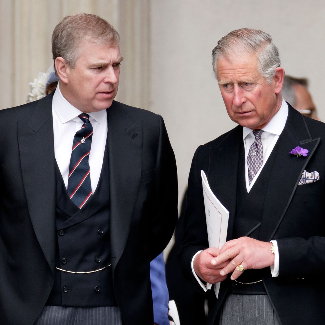 El rey Carlos III fue advertido por un correo de que su hermano Andrés estaba "abusando" del nombre de la familia real: "Las acciones del Duque de York sugieren..."