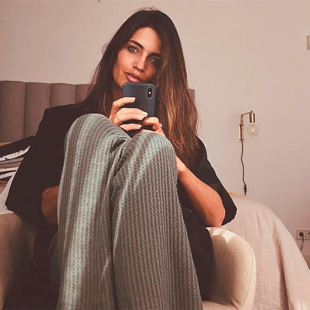 ¡Batman está en casa! Sara Carbonero puede estar tranquila durante el confinamiento