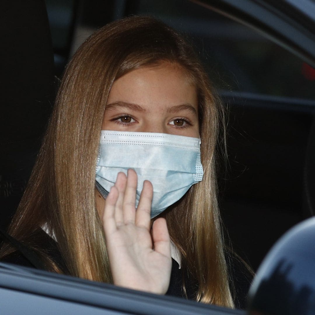 Acompañada por la reina Letizia y junto a su hermana Leonor, la infanta Sofía comienza el colegio